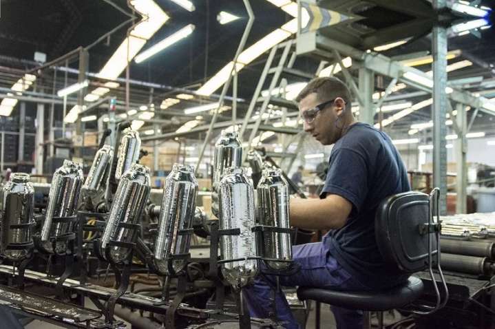 La probabilidad de que Argentina entre en recesión saltó al 98% en medio de la tensión financiera y política
