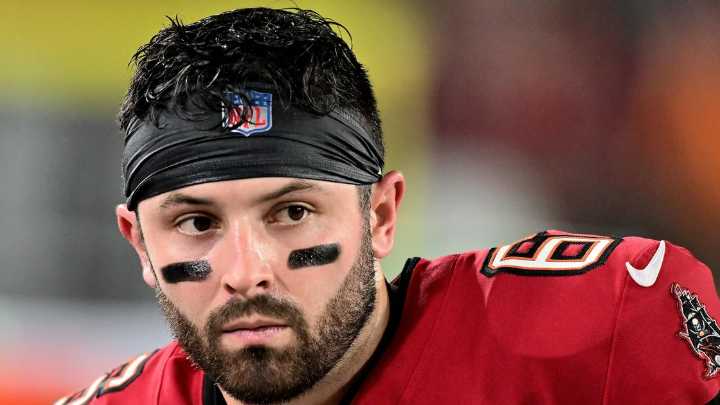 Baker Mayfield leads game-winning drive in final seconds as Buccaneers stun Texans, 20