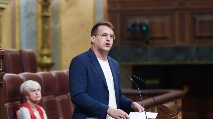 El diputado de Sumar Jorge Pueyo insta a Sánchez a convocar elecciones si no se aprueban los Presupuestos