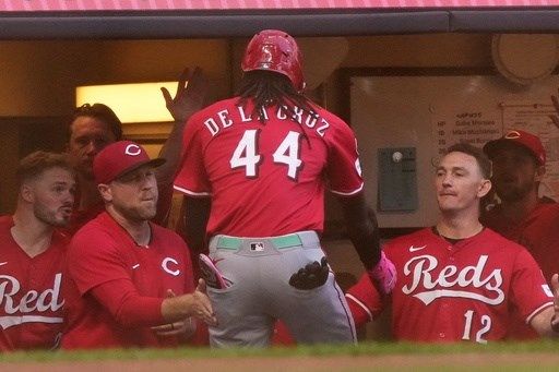 Reds earn 1st playoff berth since 2020 as they capitailze on Mets' big fade