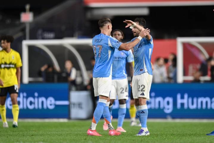 Deadspin | Julian Fernandez strikes late as NYCFC edges Crew at Yankee Stadium