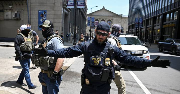 ICE Launches Chicago Operation Hours After Go Ahead From SCOTUS for L.A. Raids