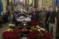 Cientos lloran a político ucraniano prooccidental asesinado a tiros en la calle