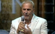 Kevin Costner inspira a jóvenes becarios mexicanos