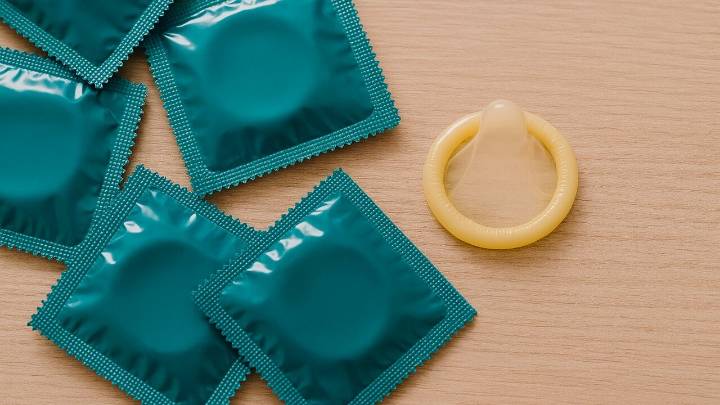 Preservativos gratis para jóvenes: el plan de Sanidad que llega antes de final de año