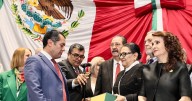 Rosa Icela Rodríguez entrega al Congreso el primer informe de Sheinbaum; pleno del PRI acude vestido de luto por “muerte de la democracia”