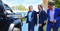 Entregan vehículos secuestrados a bandas narcos de Neuquén: una camioneta para Antinarcóticos y otra para Salud