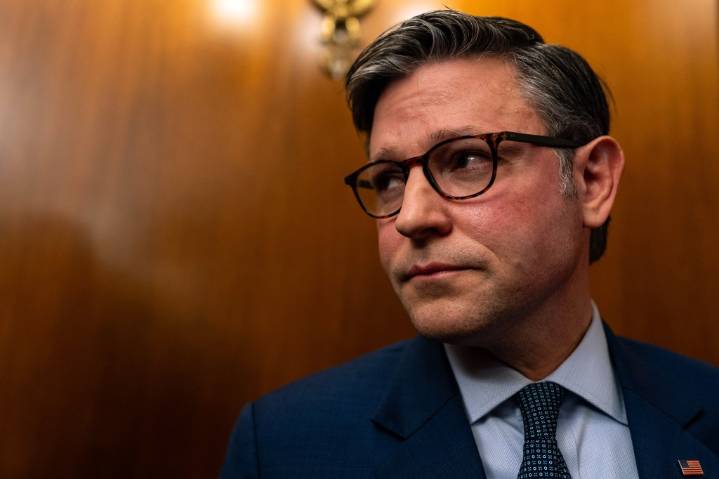House Republicans pass spending bill, Senate quickly rejects it