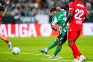 Pellegrini hace historia y cómoda victoria del Betis ante un flojo Osasuna