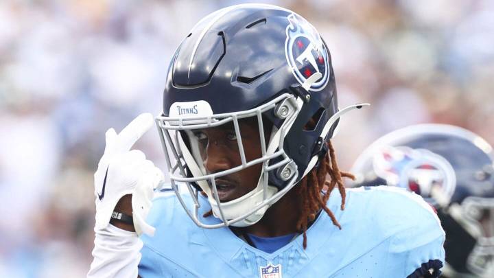 L'Jarius Sneed questionable for Titans, Dan Moore set to play