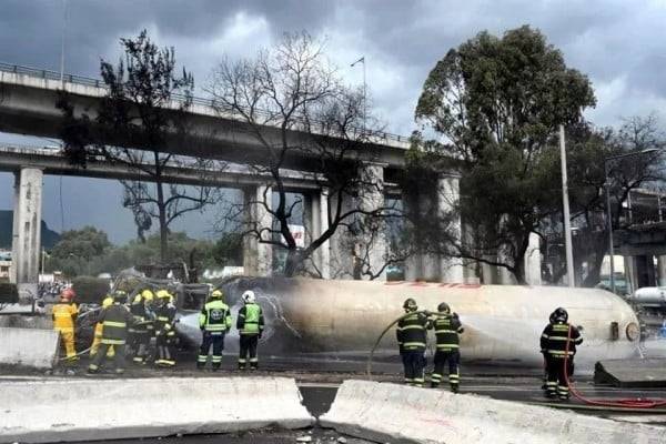 Suman 20 fallecidos por explosión de pipa en Iztapalapa