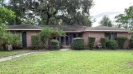 Man calls Florida deputies for help, opens his door and is shot