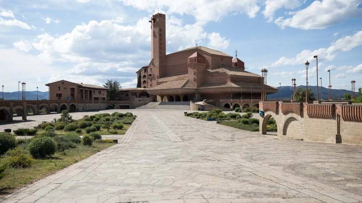 Torreciudad vive su día grande sin alusiones a la última polémica del obispo de Barbastro