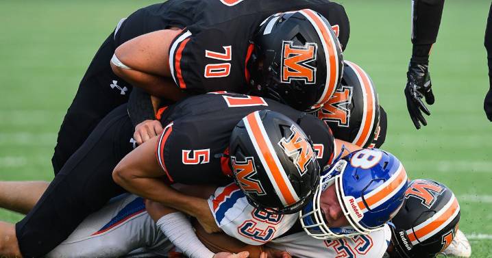 Blessed with offensive weaponry, Poffenbarger, Knights blast Boonsboro