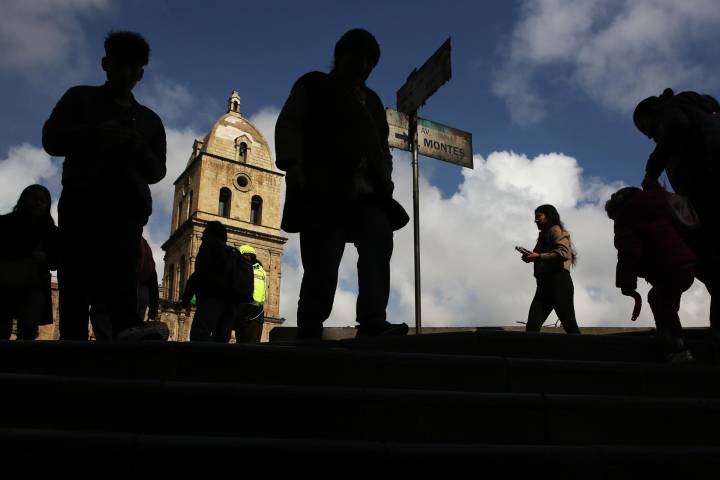 Censo de población refleja un nuevo descenso en la autoidentificación indígena en Bolivia