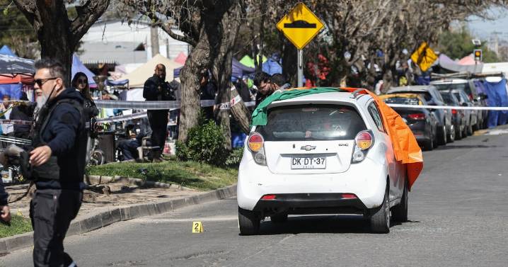 Hombre es asesinado dentro de su vehículo en Peñalolén: disparos se efectuaron a metros de una feria