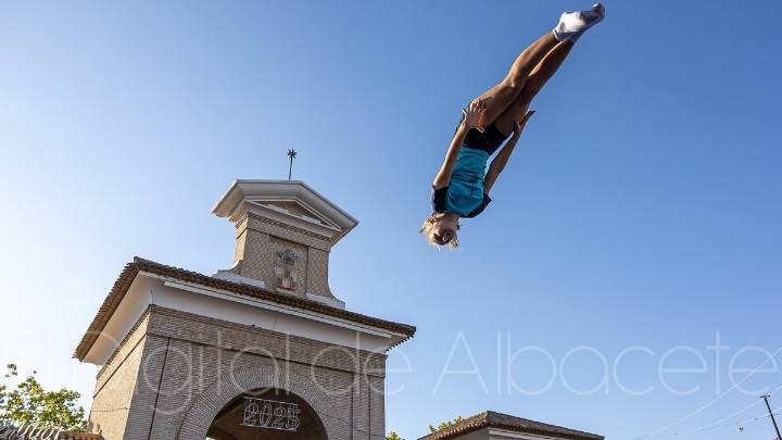 Los gimnastas vuelan en la Feria de Albacete