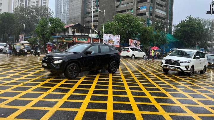 Mumbai weather updates: City to see partly cloudy sky with moderate rain