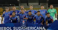 “El equipo que debería haber sido expulsado del torneo”: en Argentina cargan contra la U tras avanzar en la Sudamericana