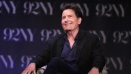Charlie Sheen revela por primera vez que tuvo relaciones sexuales con otros hombres