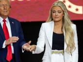 EE. UU. amenaza con prohibir la entrada a extranjeros por comentarios sobre Charlie Kirk