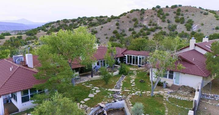 Actress Shirley MacLaine lists $17.4 million ranch near Abiquiu