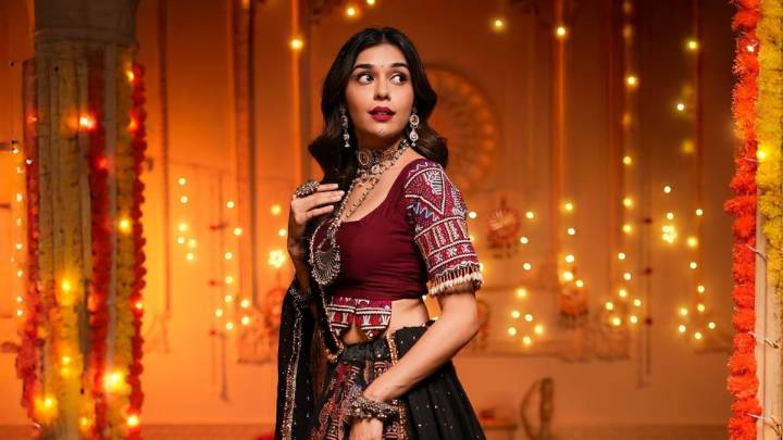 We Are Is Awe Of Eisha Singh’s Navratri Special ‘Laal Ishq Look’