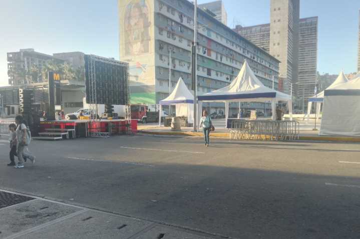 Varias calles y avenidas amanecieron cerradas en Caracas 