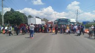 Vecinos bloquean la México-Toluca en Lerma; exigen solución a inundaciones