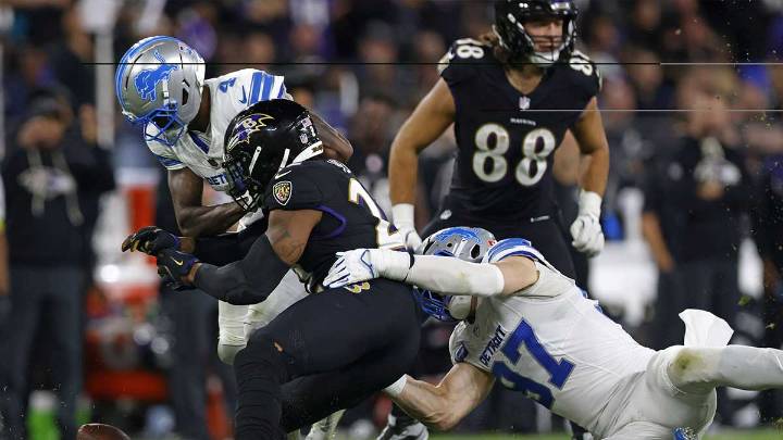 Ravens RB Derrick Henry loses it on the bench after brutal fumble vs. Lions