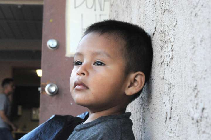 Juez federal bloquea plan de gobierno para deportar a niños guatemaltecos