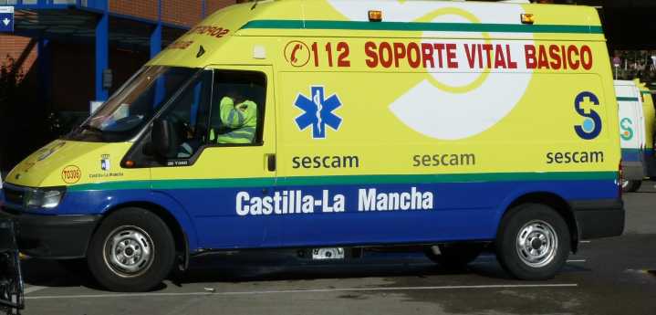 Tres personas resultan afectadas por respirar humo tras el incendio en una vivienda en Caudete (Albacete)