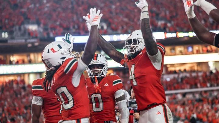 No. 10 Miami digs in late to top No. 6 Notre Dame