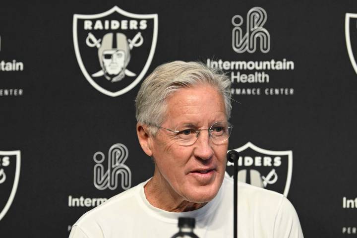 Pete Carroll Refuses to Praise Geno Smith Despite Raiders’ Big Win Against Patriots Geno Smith’s big game gets a cold reaction from Pete Carroll after Raiders’ win against Patriots. What’s brewing beh
