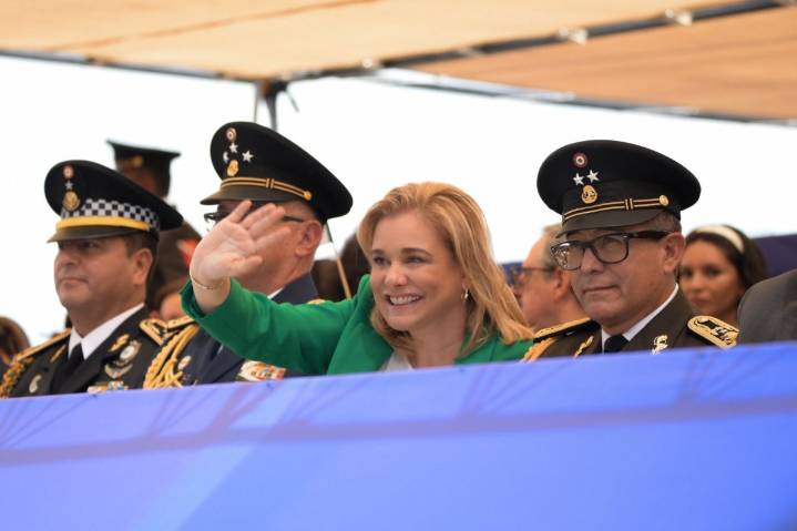 Encabeza Maru Campos desfile Cívico-Militar por el 215 Aniversario de la Independencia