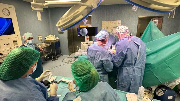 El SAS reduce en más de 8.000 pacientes la lista de espera para intervenirse fuera de plazo en Sevilla