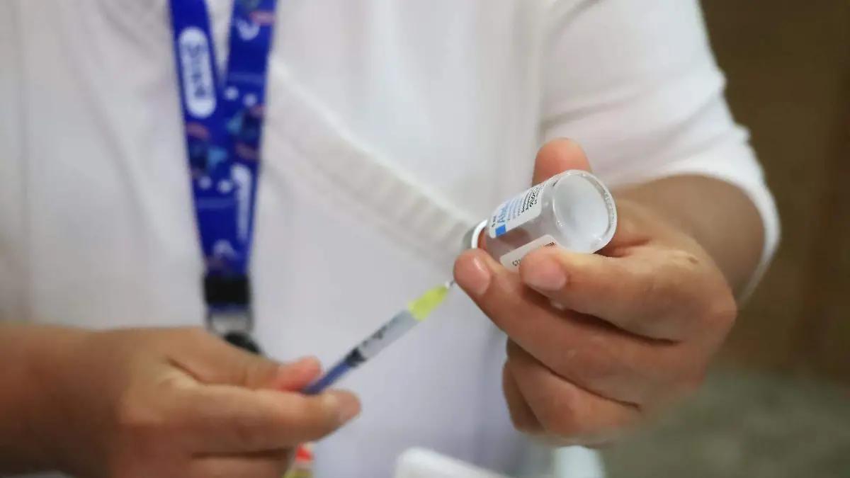 Farmacias potosinas ya se abastecen de vacunas para la temporada invernal