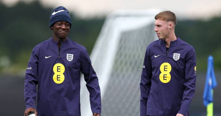 Kobbie Mainoo receives cryptic reply from Cole Palmer as Rio Ferdinand also weighs in