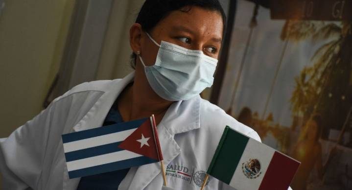 Sheinbaum confirma que Gobierno mantendrá convenio para recibir médicos cubanos en sector salud de México