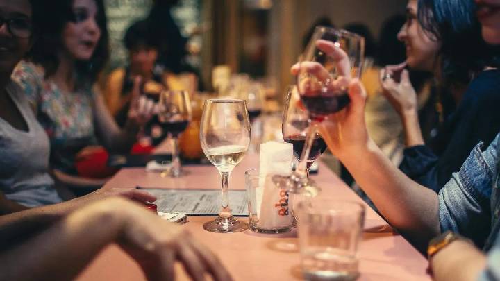 Tras denuncias por sumisión química, Seimmujeris implementa programa “Tapa Segura”