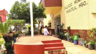 Huautla: Habitantes de Vinazco cierran alcaldía por falta de obra carretera