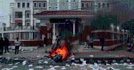 Muere esposa de ex primer ministro de Nepal tras incendio en su casa provocado por manifestantes