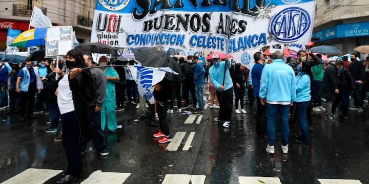 El Gobierno monitorea los nuevos acuerdos salariales, mientras hay gremios que siguen desafiando la pauta oficial
