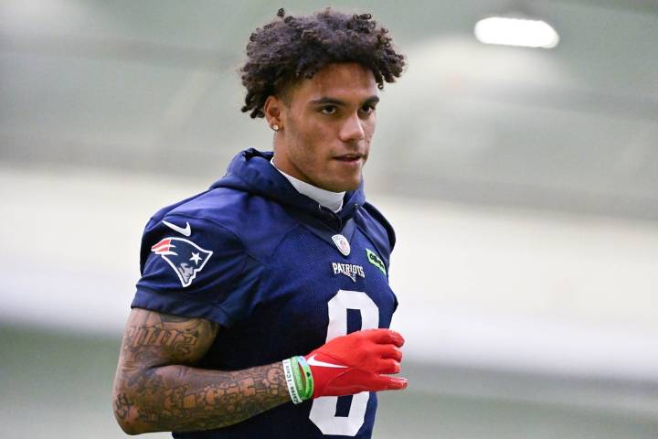 Deadspin | Patriots CB Christian Gonzalez (hamstring) out vs. Dolphins