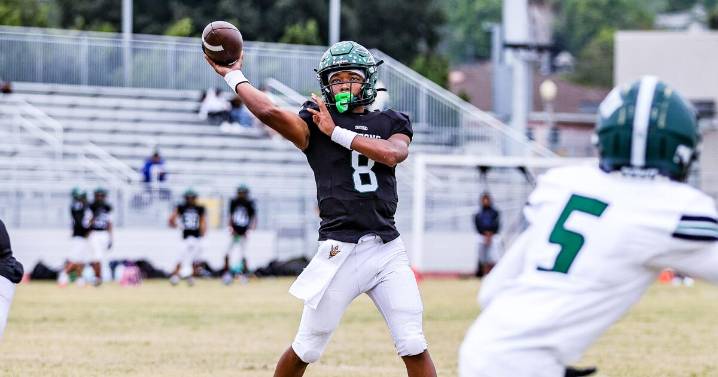 Taylor Lee of Oxnard Pacifica has 19 touchdown passes in the last three games
