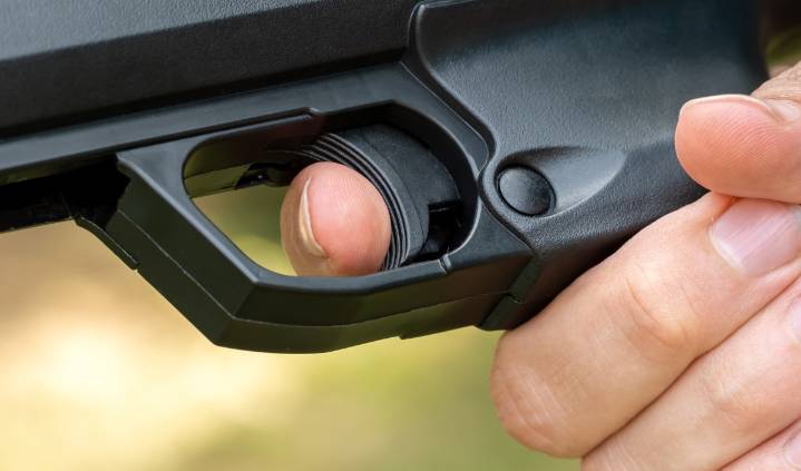 Juego con armas termina en tragedia: joven muere tiroteado por su amigo en Texas
