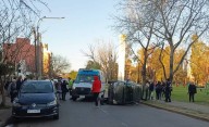 VIDEO.- Triple choque y vuelco en plena calle 8: hay una mujer herida