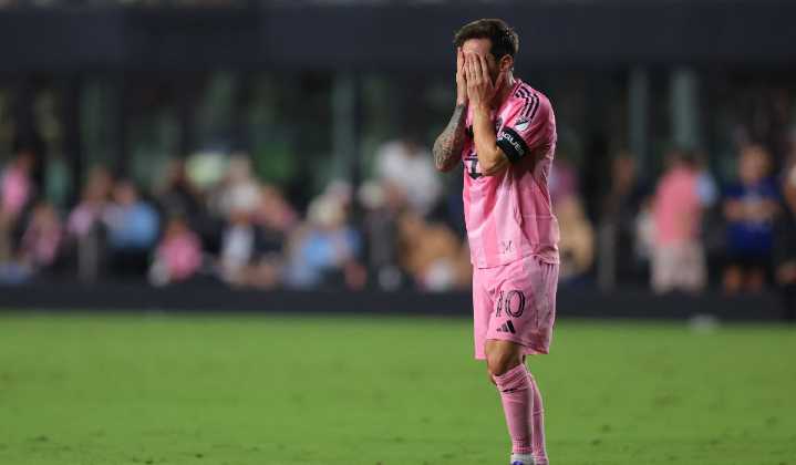 Todo mal: Lionel Messi falla penal a lo “Panenka” y no puede hacer nada en goleada a Inter Miami
