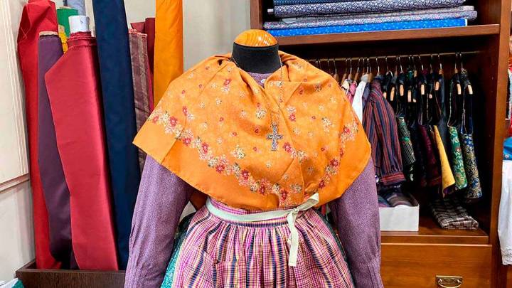 ¿Cuánto cuesta vestirse de baturro? El mantón o la falda, los más caros de la indumentaria de las Fiestas del Pilar