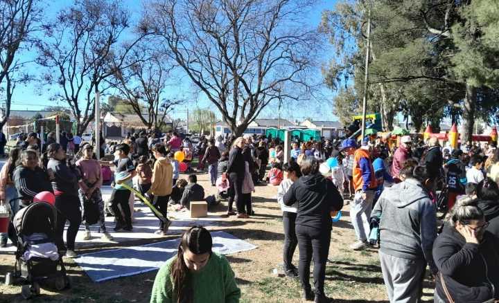 La UB de Colonia Escalante organizó un Día de la Niñez a puro juegos, sorteos y diversión